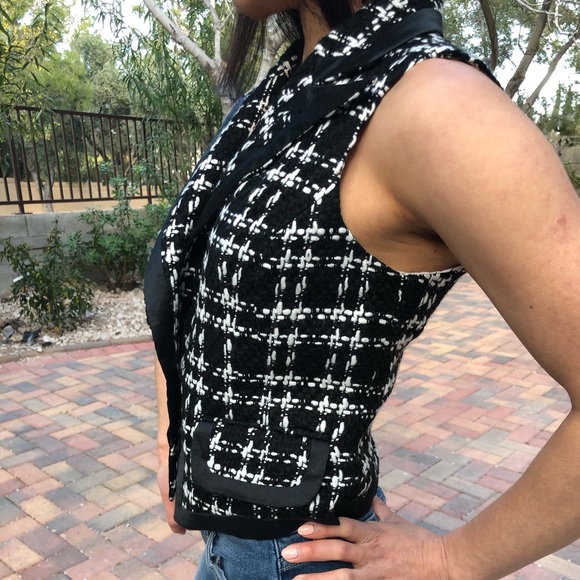 Vest - Picture 4 of 7